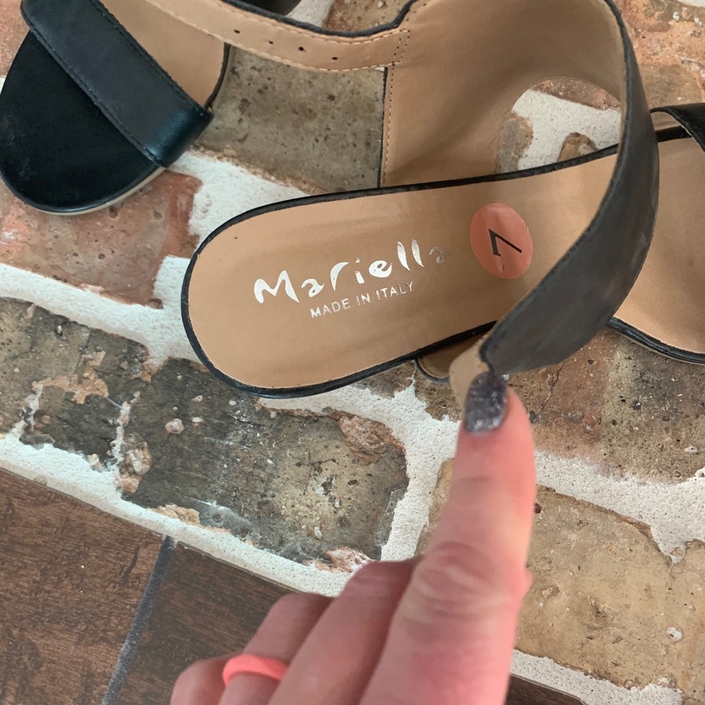 Woman's size 7 sandals with heels - Picture 4 of 6